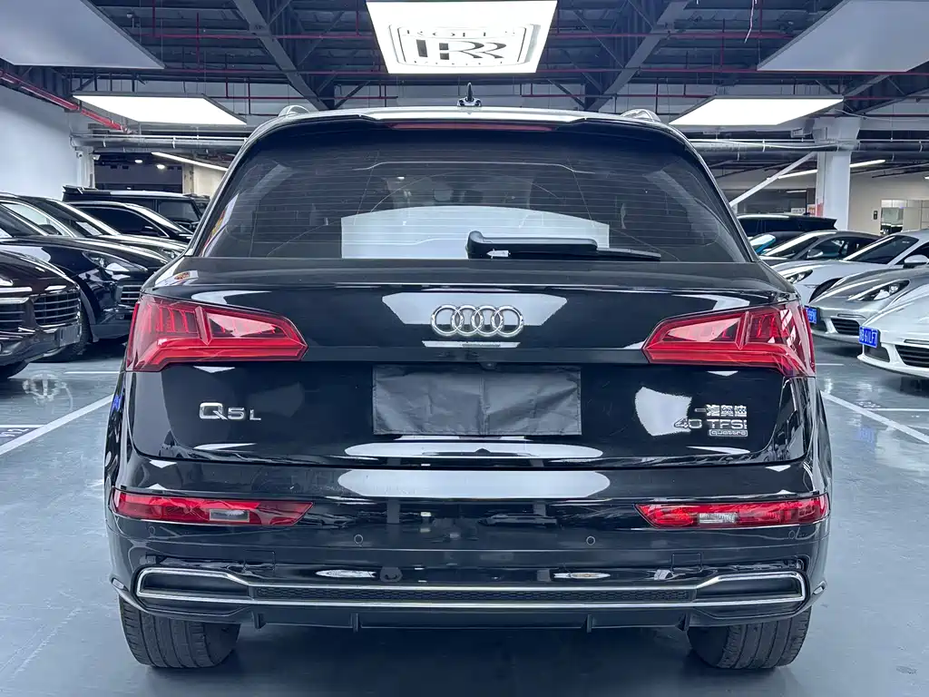 Audi Q5L 2020 — фото 19
