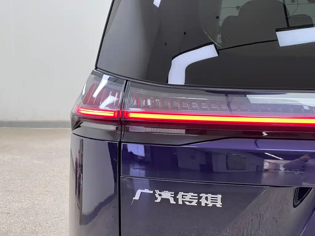 GAC Motor E8 PHEV 2023 — фото 11