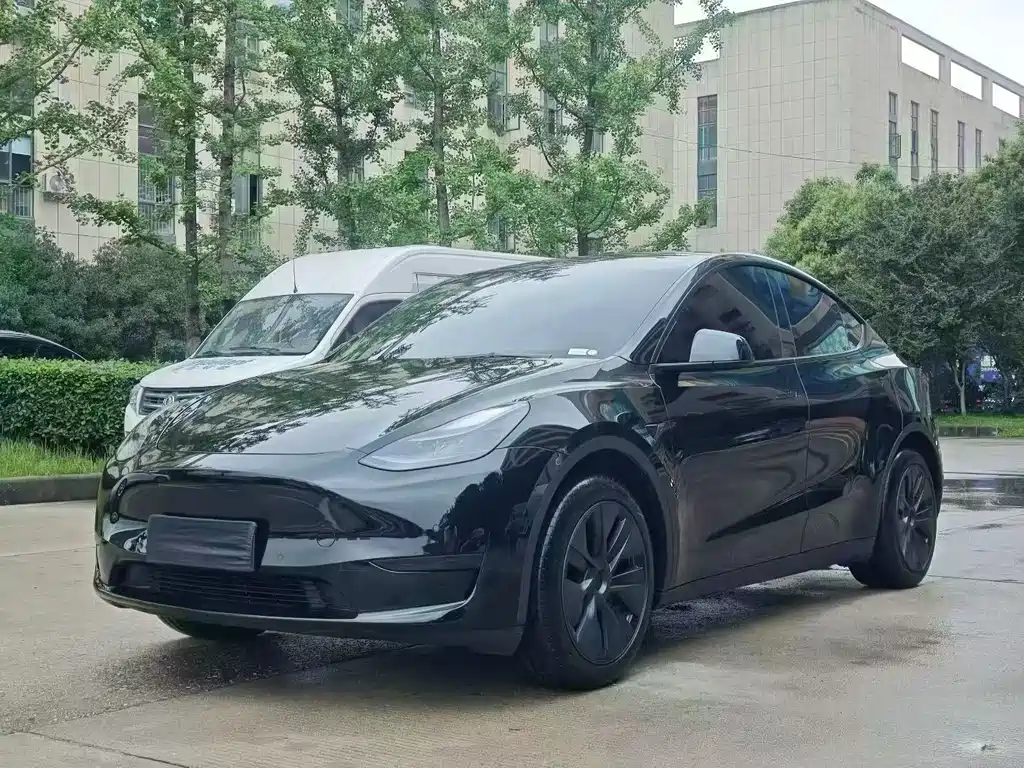 Tesla Model Y 2023 — фото 1