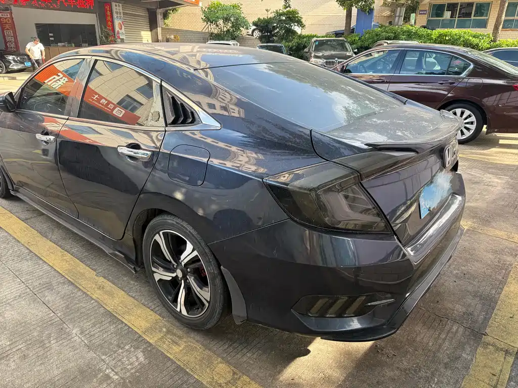 Honda Civic 2018 — фото 2