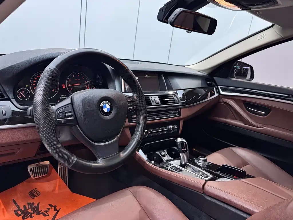 BMW 5 Series 2017 — фото 12