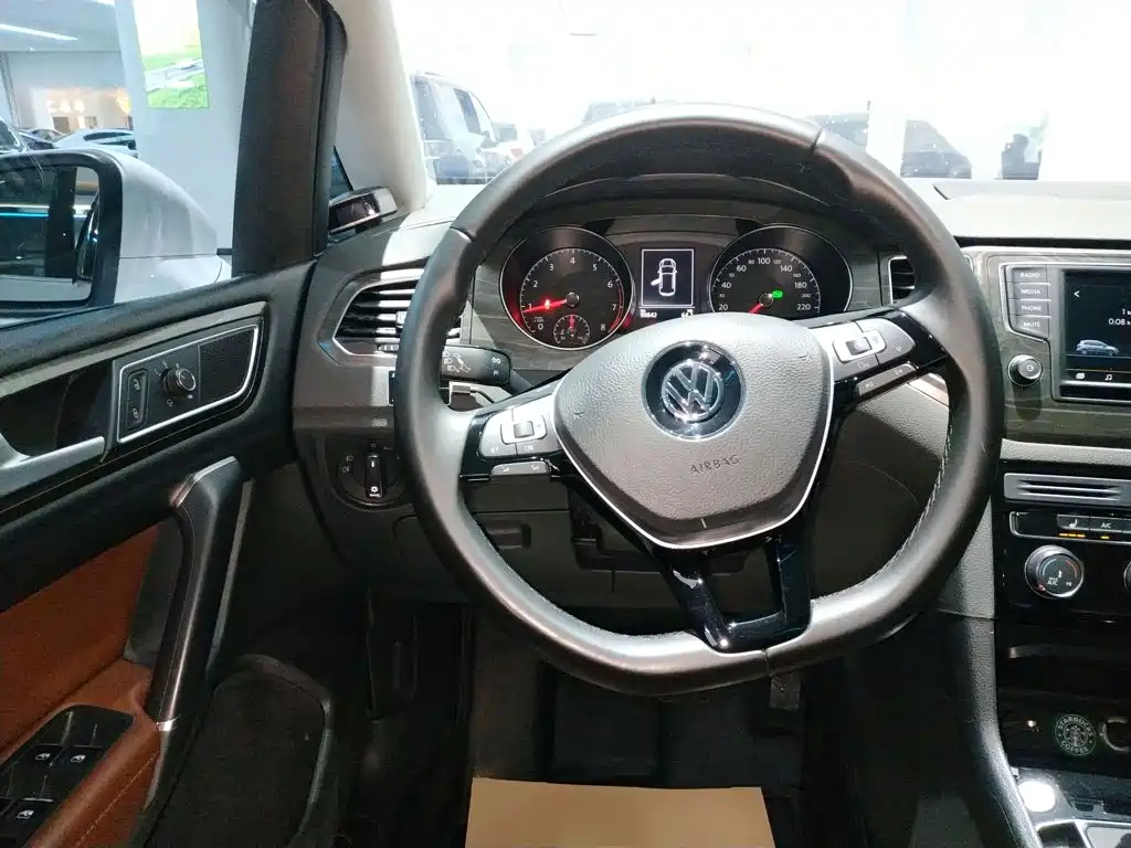 Volkswagen Golf Sportsvan 2016 — фото 11