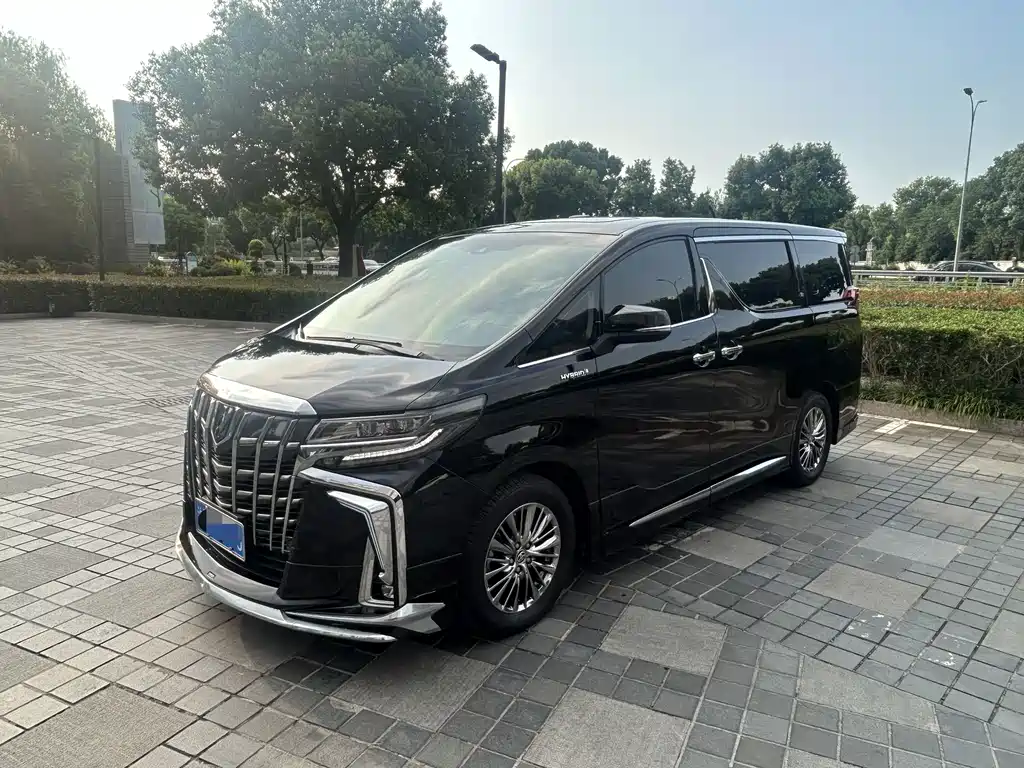 Toyota Alphard 2022 — фото 1