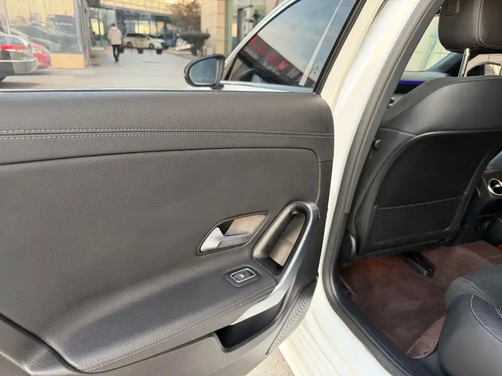 Mercedes-Benz A-Class 2023 — фото 10