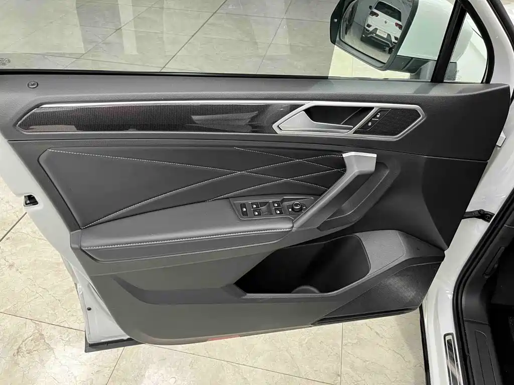 Volkswagen Tiguan L 2022 — фото 10