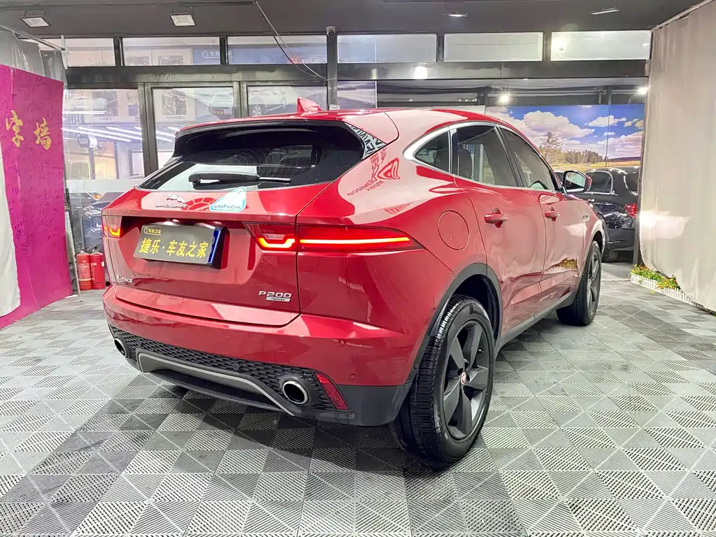 Jaguar E-PACE 2019 — фото 7