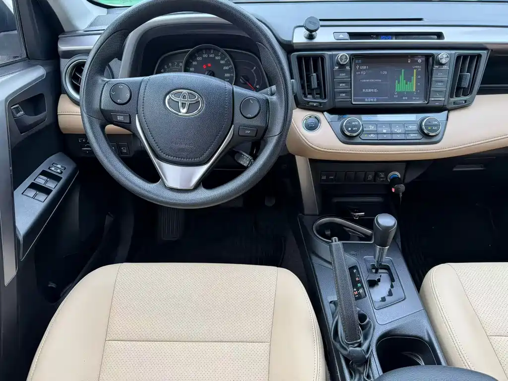 Toyota RAV4 2018 — фото 5