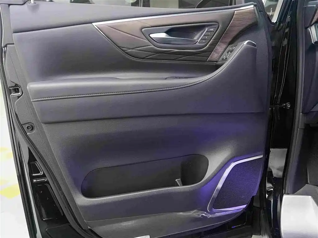 Toyota Vellfire 2025 — фото 9