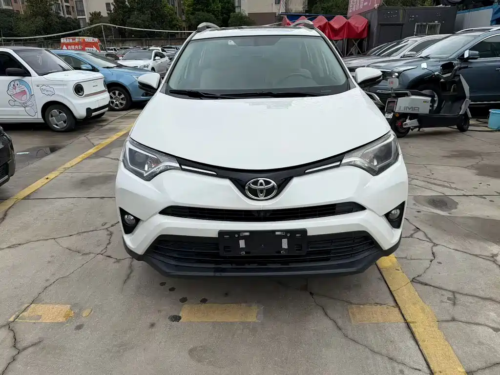 Toyota RAV4 2018 — фото 2