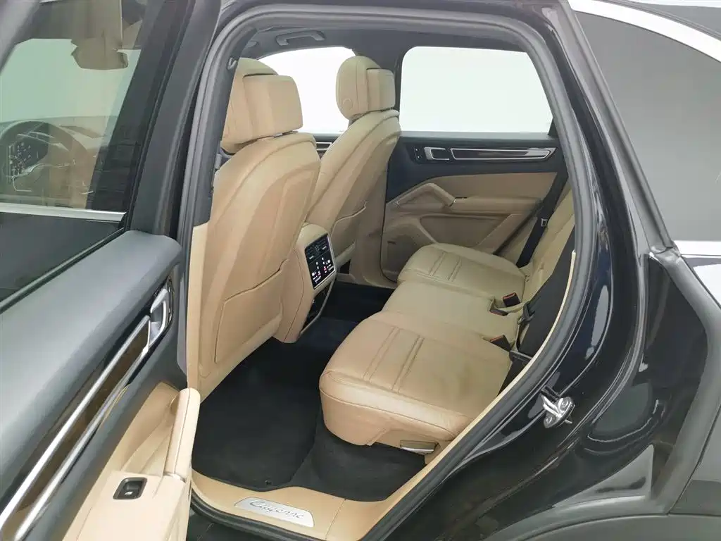 Porsche Cayenne 2018 — фото 15