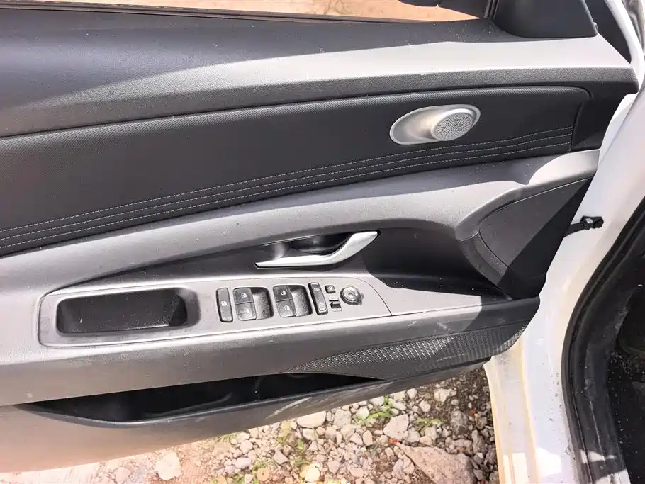 Hyundai Elantra 2023 — фото 7
