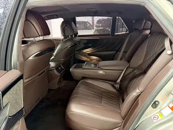 Lexus LS 2018