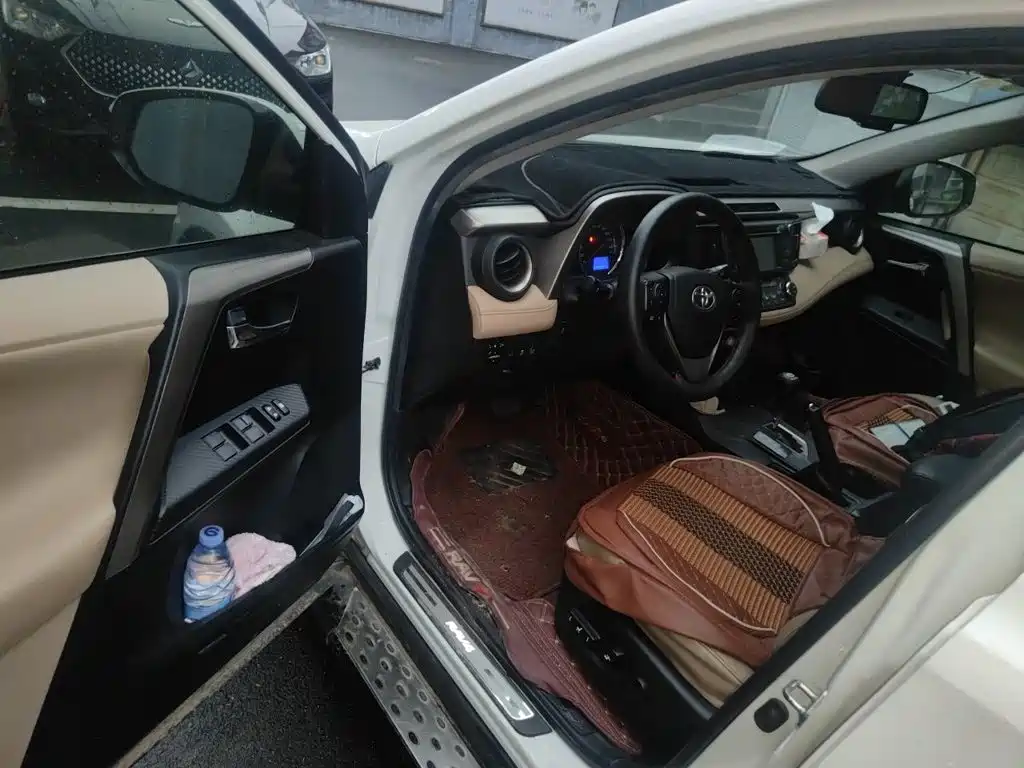 Toyota RAV4 2015 — фото 14