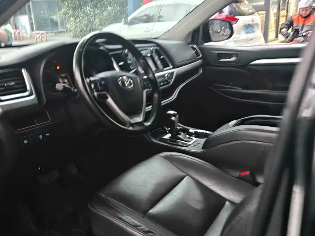 Toyota Highlander 2018 — фото 3