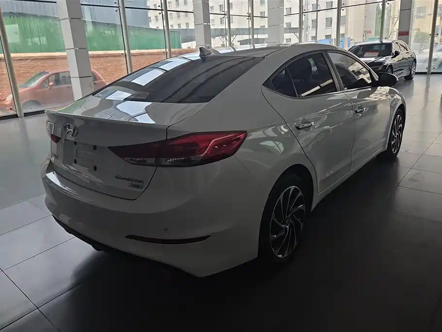 Hyundai Elantra 2019