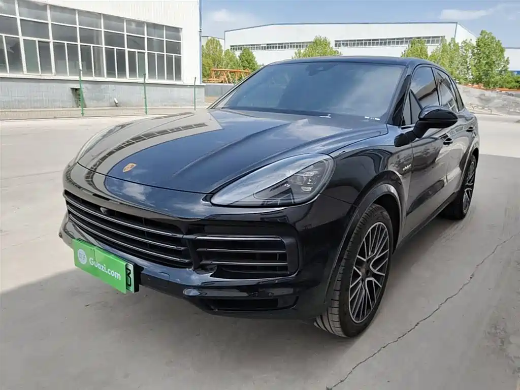 Porsche Cayenne Hybrid 2025