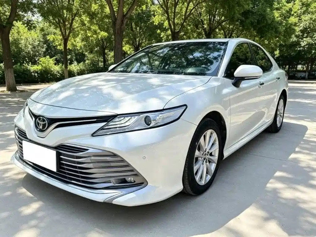 Toyota Camry 2018 — фото 1