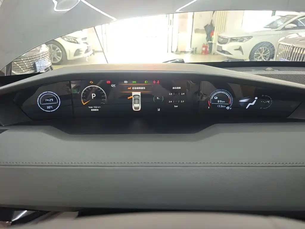 Changan UNI-V Smart Electric Idd 2025 — фото 12