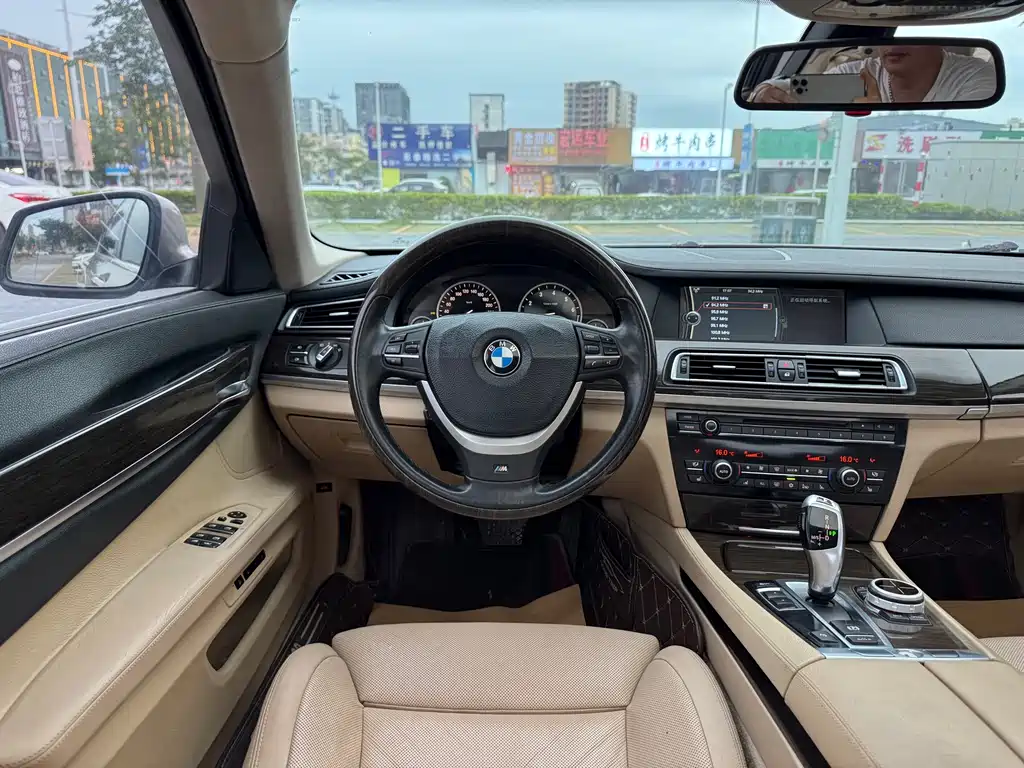 BMW 7 Series 2012 — фото 17