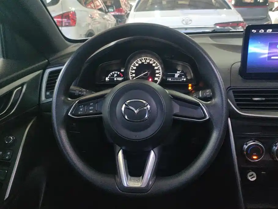 Mazda CX-4 2018 — фото 15