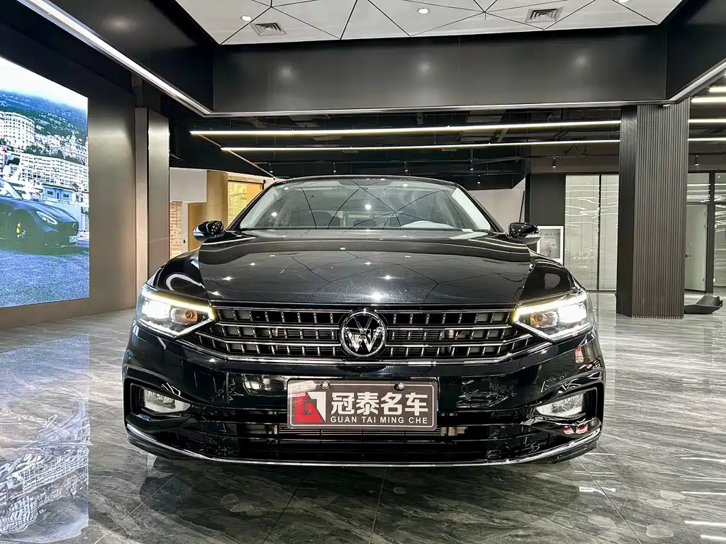 Volkswagen Magotan 2025