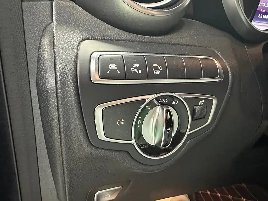 Mercedes-Benz GLC 2017 — фото 16