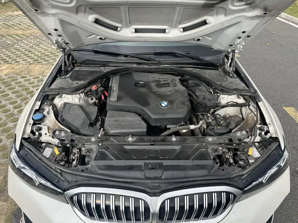 BMW 3 Series 2023 — фото 19