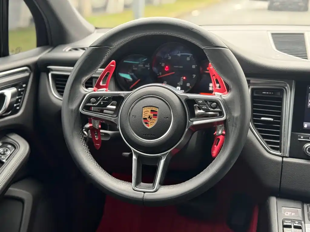 Porsche Macan 2016 — фото 18