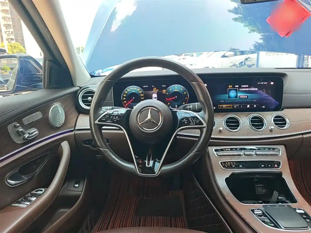 Mercedes-Benz E-Class 2023 — фото 11