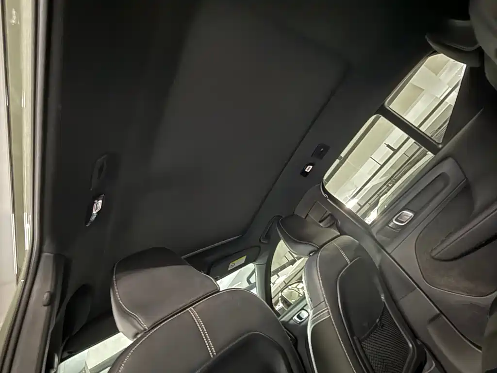 Volvo XC40 NEV 2022 — фото 9