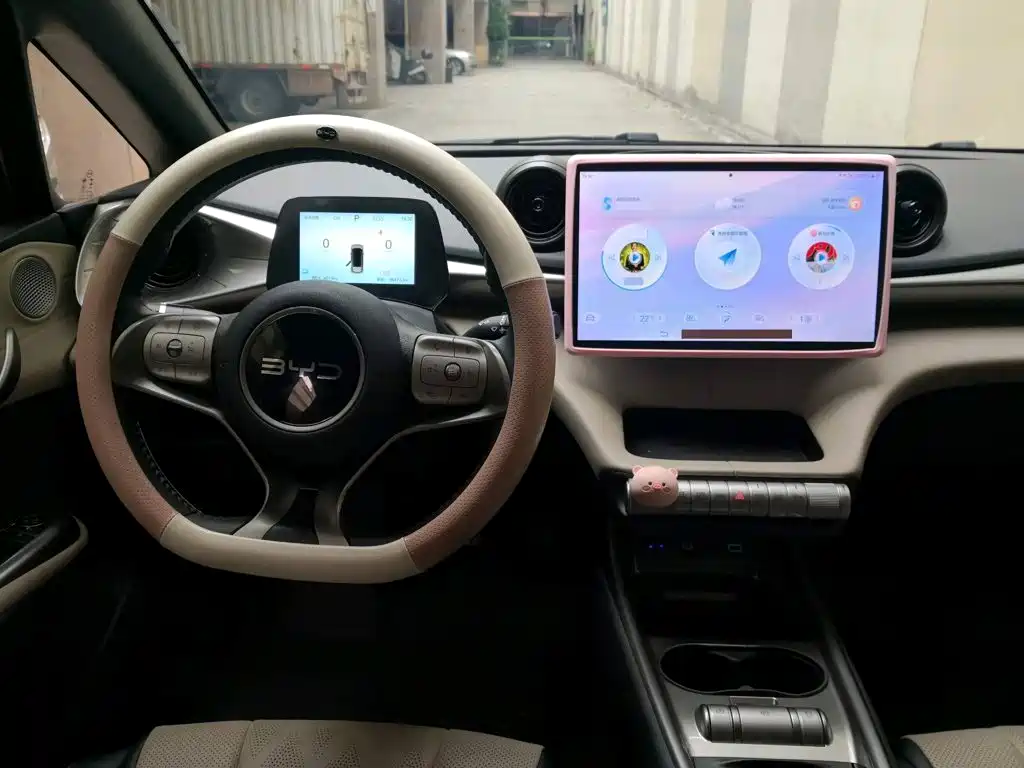 BYD Dolphin 2025
