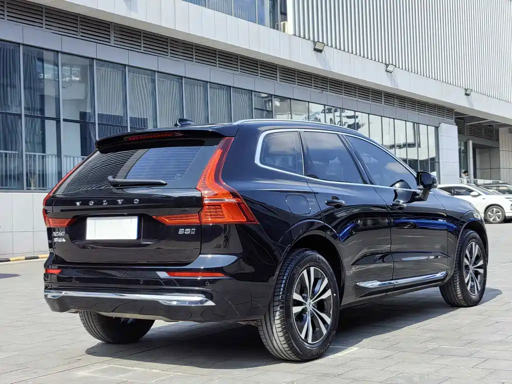Volvo XC60 2023 — фото 17