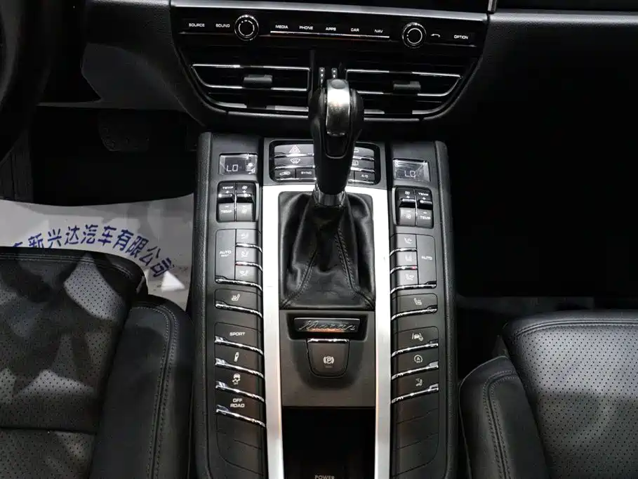 Porsche Macan 2021 — фото 12