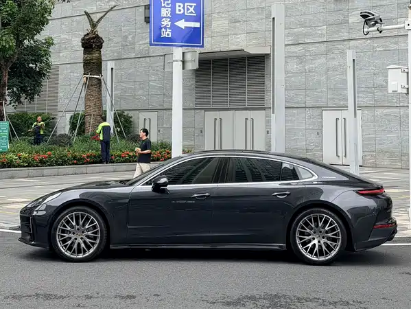 Porsche Panamera 2024
