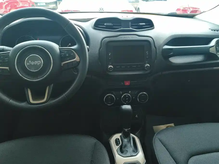 Jeep Renegade 2016 — фото 12