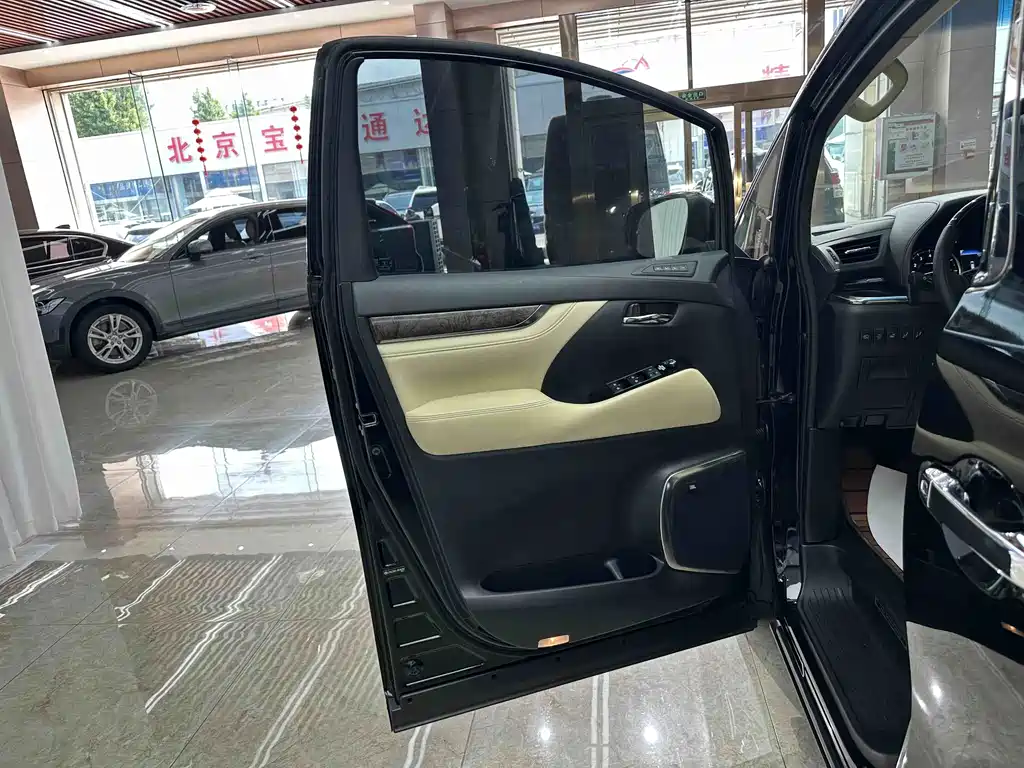 Toyota Alphard 2019 — фото 16