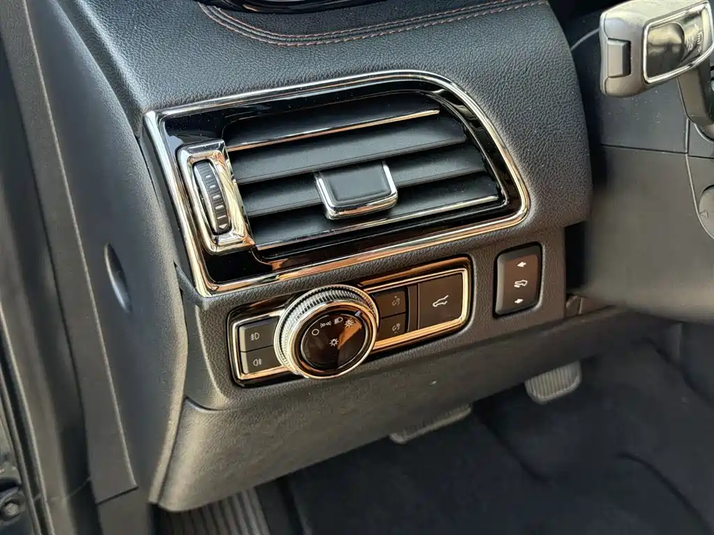 Lincoln Navigator 2020 — фото 19