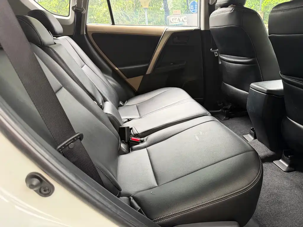Toyota RAV4 2014 — фото 13
