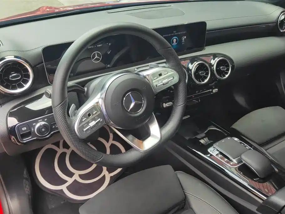 Mercedes-Benz A-Class 2019 — фото 12
