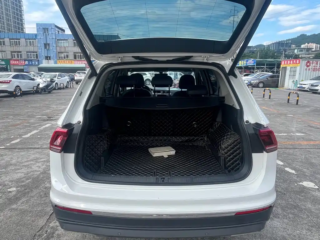 Volkswagen Tiguan L 2018 — фото 18