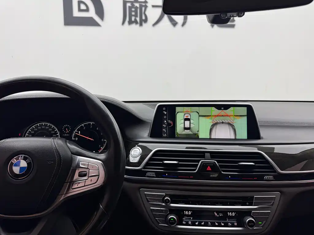 BMW 7 Series 2018 — фото 11