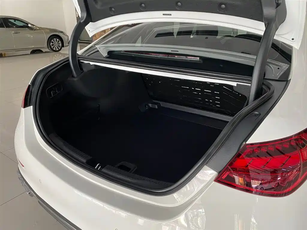 Mercedes-Benz C-Class 2024 — фото 20