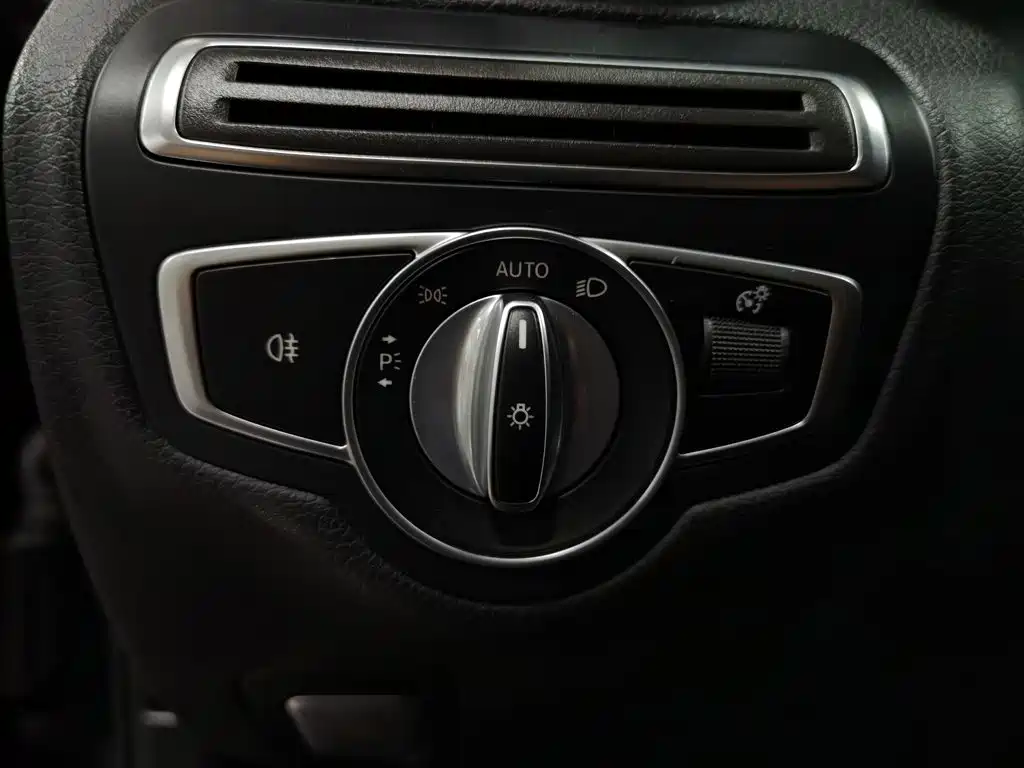 Mercedes-Benz C-Class 2019 — фото 21