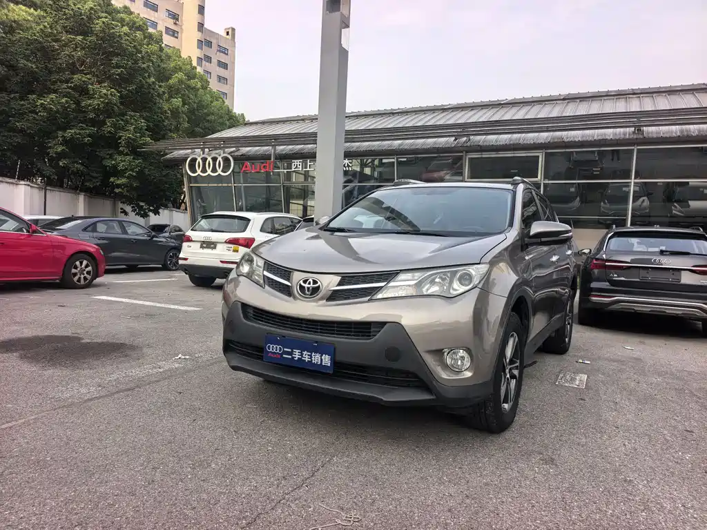 Toyota RAV4 2015