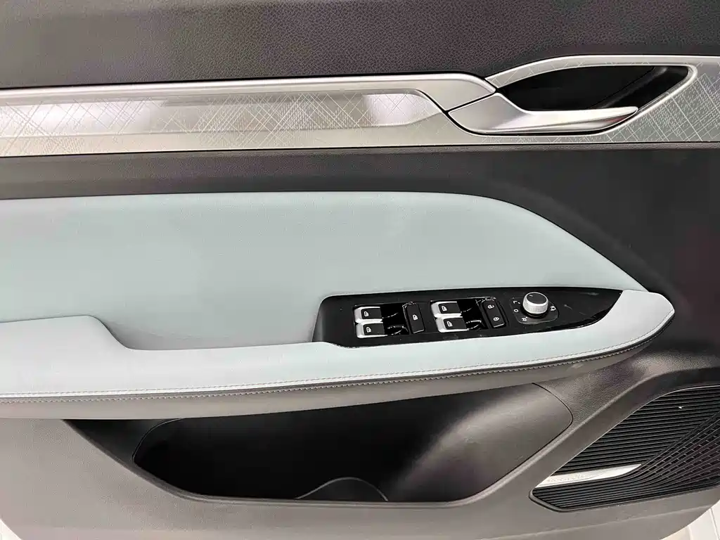 Geely Emgrand L 2022 — фото 12