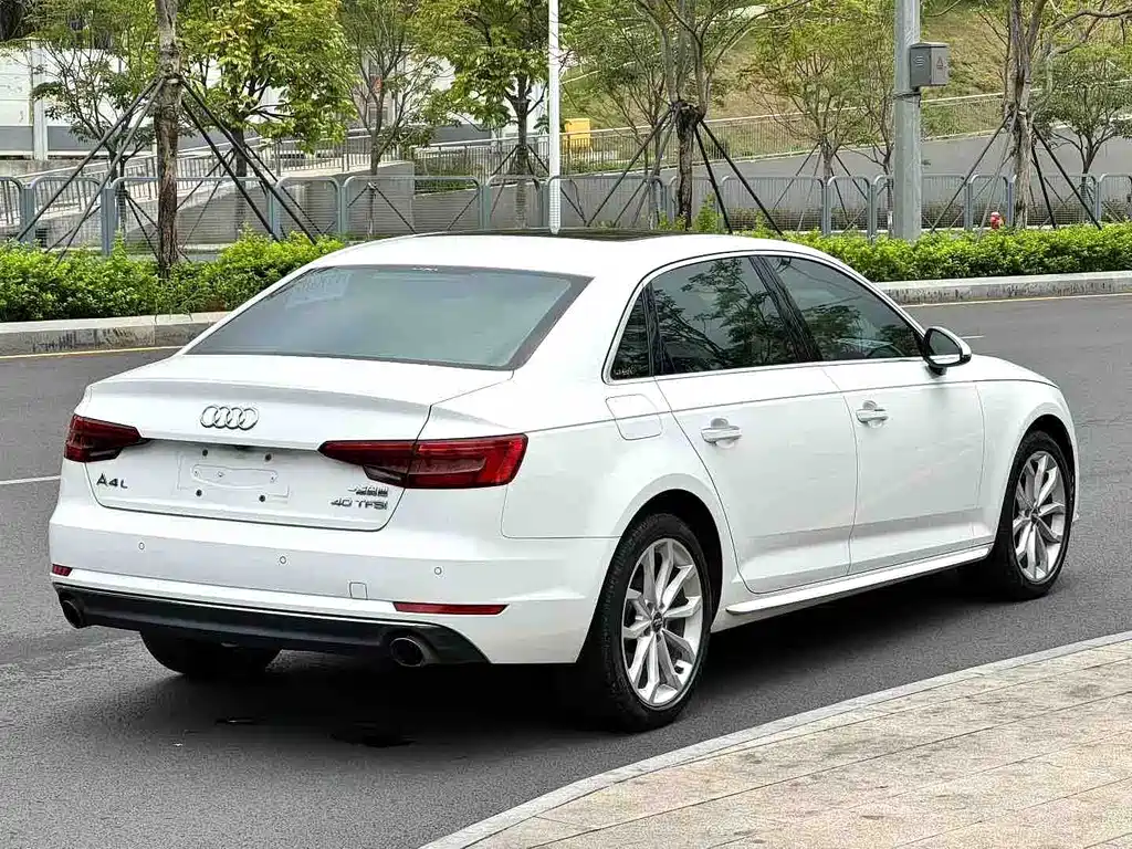 Audi A4L 2017 — фото 7
