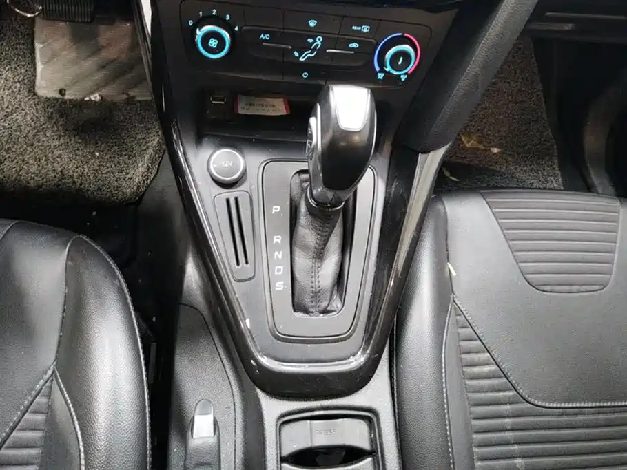 Ford Focus 2018 — фото 16