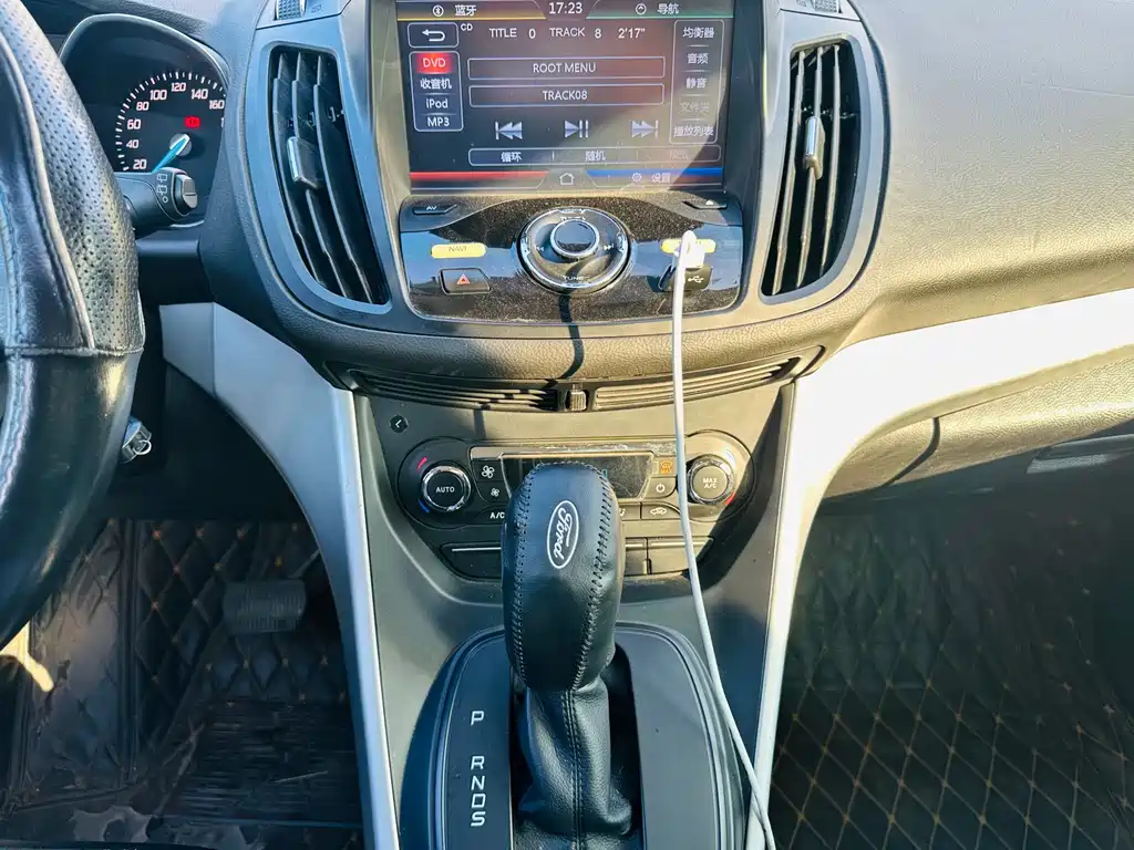 Ford Kuga 2016 — фото 12