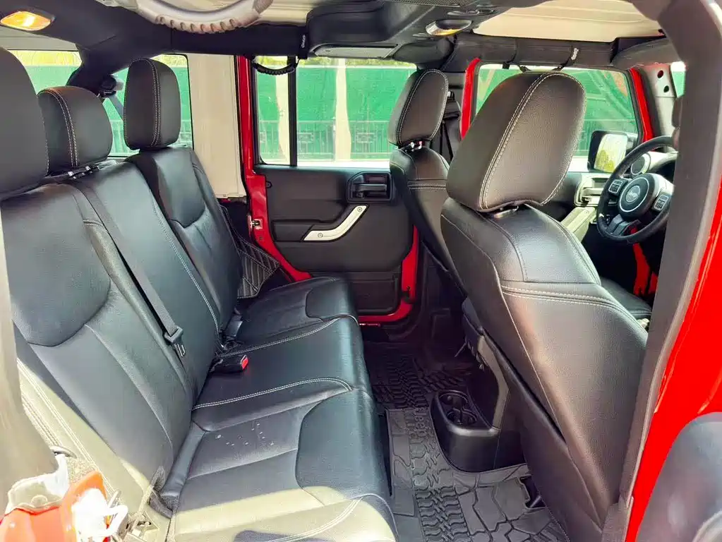 Jeep Wrangler 2018 — фото 11