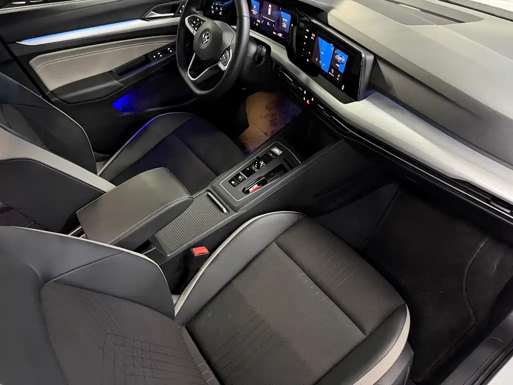 Volkswagen Golf 2024